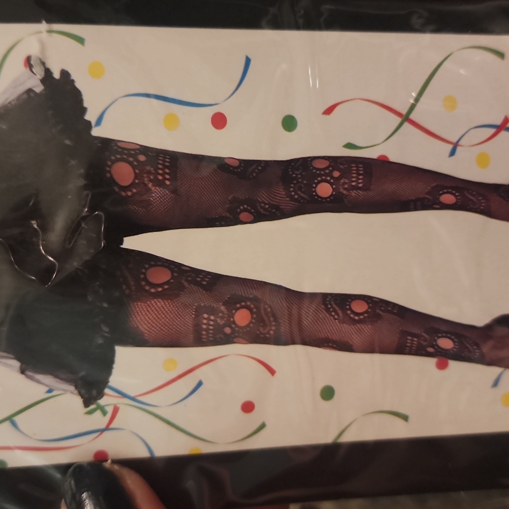 Skull Fishnet Stockings - Picture 2 of 4